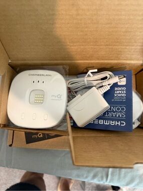 Chamberline myQ Smart Garage Hub in White - Wi‑Fi Garage Controller